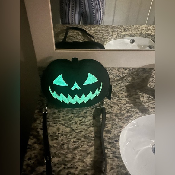 Black pumpkin 🎃 purse - Picture 2 of 2